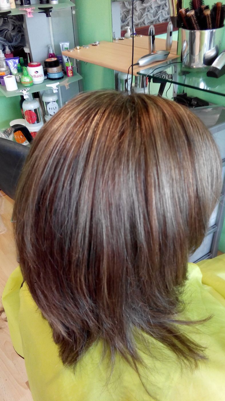 Na: warm bruine bob met fijne highlights